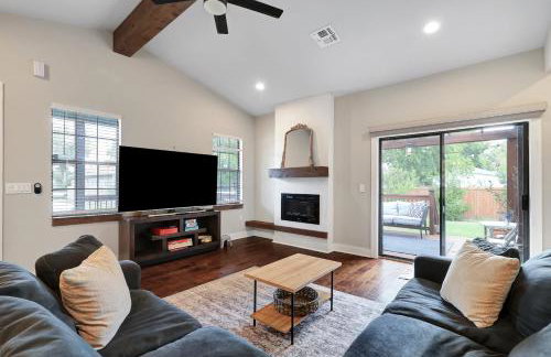 Getaway Near River Walk DT Yard BBQ Pet Games - Foto 1