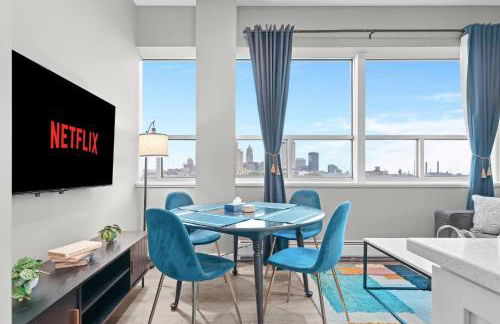 1BR • City Views • Queen + SofaBed • WiFi & 2 TVs - Photo 13