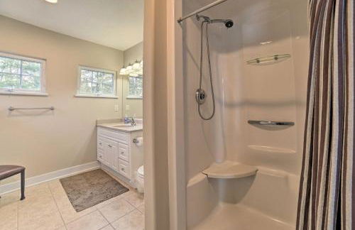 Getaway on Crystal Clear Lake Main and Guest House! - Foto 21