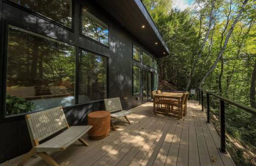 Cozy Luxury Cabin w Hot Tub, Fire Pit, King Bed - Foto 27