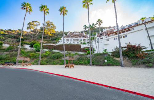 10-Star Property! Premium Ocean Views, Immaculate Corner Condo with Fireplace, New Golf Cart - Foto 46