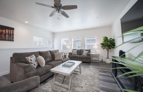 Game Room! Rooftop Deck! Sleeps 11 - Photo 6