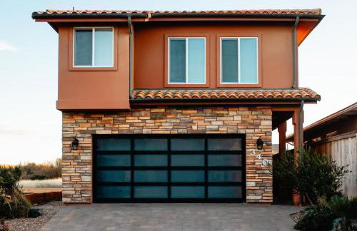 Steps to the Beach! Rooftop Deck! Firepit & BBQ! - Photo 1