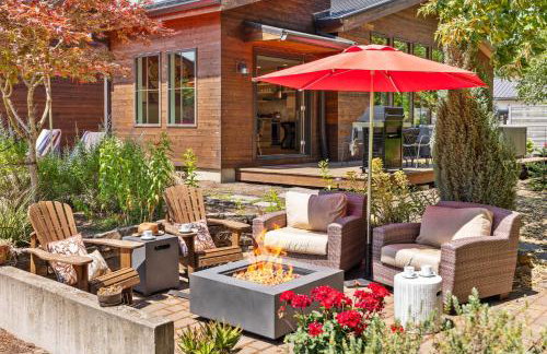 Mountain-View Retreat with Hot Tub & Waterfalls - Foto 3