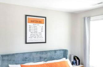 Stay, Play and Pass Go at the Monopoly Penthouse! - Foto 42