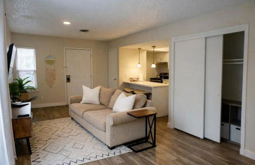 Down Town , Studio Apt., King Bed, Self Check-In - Foto 3