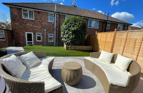 Lovely 2 bedroom apartment with a garden - Photo 3