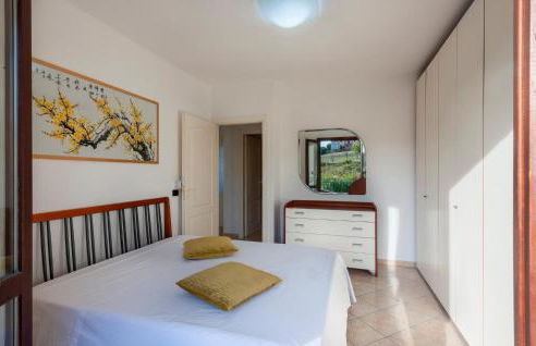 Lovely Apartment In San Costanzo - Foto 13
