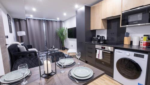 Brand-New Top-Floor Flat with Stunning Balcony & Parking - Foto 5, stove, toaster