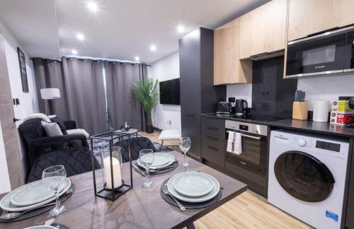 Brand-New Top-Floor Flat with Stunning Balcony & Parking - Foto 10