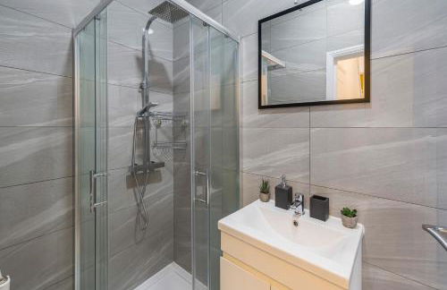 Station Side Sanctuary - 2BR Central Brighton Stay - Foto 39