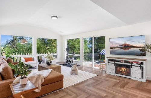 Modern Mountain View Getaway w Huge Outdoor Space - Foto 10