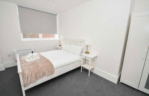 Modern 1 Bedroom Apartment in Morley with Parking - Foto 37