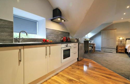 Signature - Linden Cottage Room 3 - Photo 14