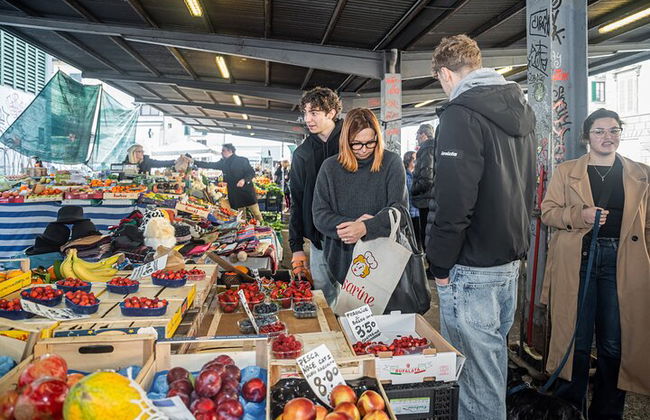 Tour a pie por Turín y clase de cocina tradicional con vino - Foto 1