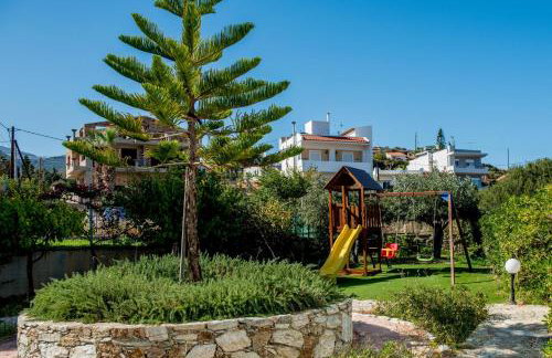 Family seaside Kladissos Villa with private heated pool! - Photo 53