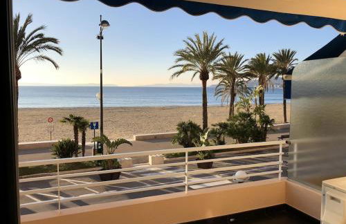 T2 Front de Mer 2pers 1 minute de la plageT2 de 44 m2 plus terrasse 16m2 , vue mer panoramique et en face de la plage Cet appartement refait à neuf bénéficie d'un confort et d un équipement optima Cet appartement est idéal pour 2 personnes avec sa chamb - Foto 4