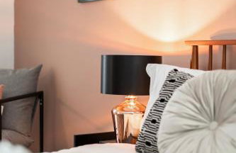 Stylish 5Bedroom Getaway in Quiet Mildenhall Area - Photo 21