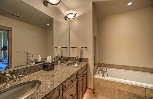 Stunning Ski-InandSki-Out Penthouse Condo with Hot Tub - Foto 20