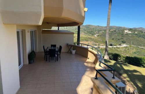 Luxury Apartment Elviria Hills - Stunning Views - Photo 7