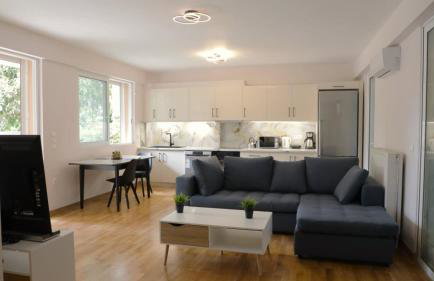 Luxury 1 Bd Apt with Patio in Neo Psychiko - Photo 1