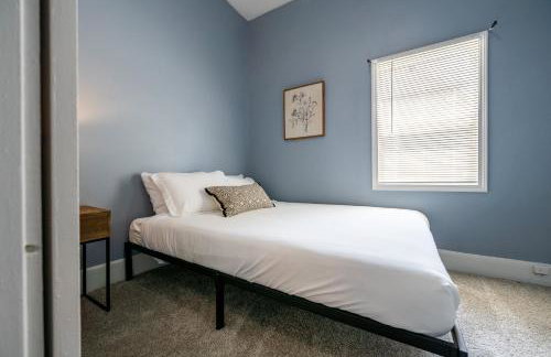 Affordable, Quaint Retreat! 5 Mins to Downtown - Photo 22