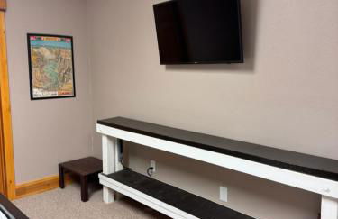 Sierra Haus Cottage with Private Lake Access - Photo 7