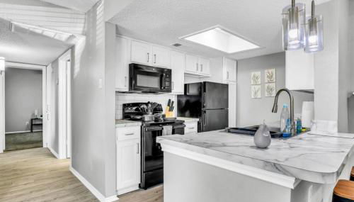 Relaxing 2BR Apartment with Pool and Gym - Foto 5