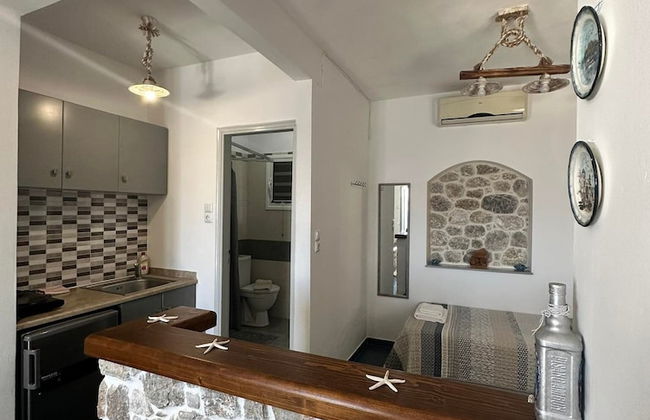 Elenis Studios & Apartments - Photo 14