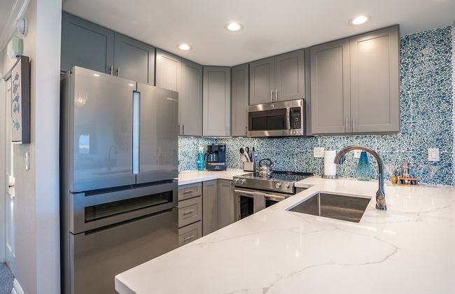 Luxurious & Spacious Ocean Vistas - Photo 16