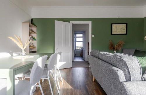 Stylish 3-Bed Home - 2 Mins to Beach & Town - Foto 54