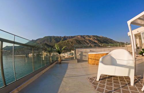 Stylish Rooftop Retreat with Hot Tub with Loutraki Beach - Foto 7