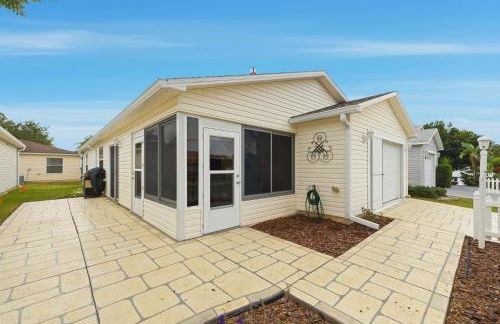 Cozy 2BR Mins to Lake Sumter Landing and Brownwood Paddock Square with BBQ, Workspace, Murphy Bed - Foto 22