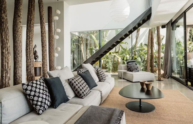 Modern Villa With Minimalistic Decor - Photo 15