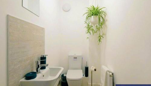 Stylish Innsworth home with garden & parking - Foto 2