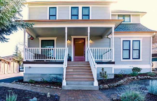 Redtail Suites ~ Entire Home ~ Sleeps 12 ~ Tesla Station - Foto 1