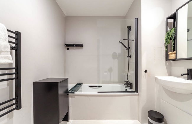 Beautiful Modern Apartment Centrally Located - Foto 14