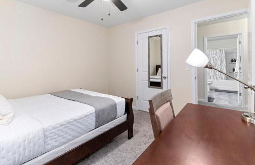 5BR Oasis with 3 Spa-Like Baths - Foto 12