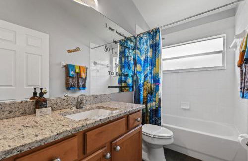 Wheelchair accessible Lakeview 4BR house with pool spa themed rooms game room - Foto 33