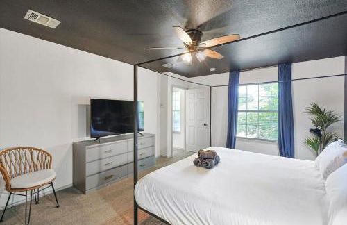 Colonial Style Retreat ft Pool Cinema jacuzzi - Foto 15