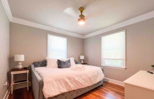 Pet-Friendly 4BR Family Home with Fenced Yard - Foto 27