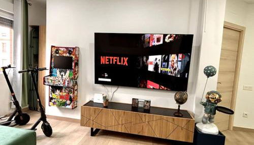 LUJO 10 pax Proyector, Maquina Arcade y Patinetes - Foto 5