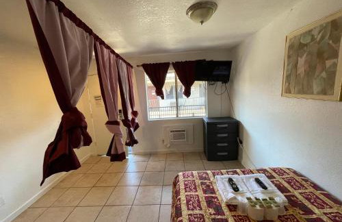 Crown Inn & Suites - Foto 7