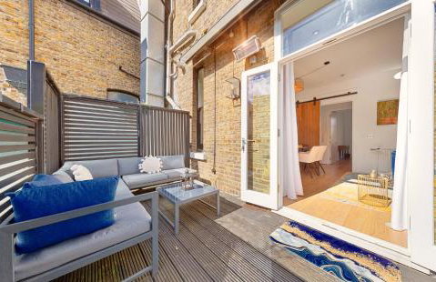 INTERIOR-DESIGN Apartment with HUGE Terrace - Photo 18