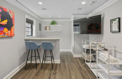 NEW! Large 3-story townhome Private, Self checkin, Pet Friendly! - Foto 25