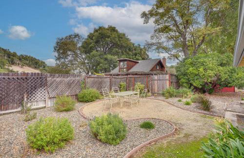 2 Mi to Dtwn Atascadero! Cozy Cottage with Yard - Foto 1