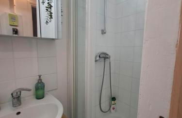 Saint-Mandé studio, proche metro Ligne 1 & Paris Centre, Wifi rapide, Ideal couple, télétravail - Foto 2