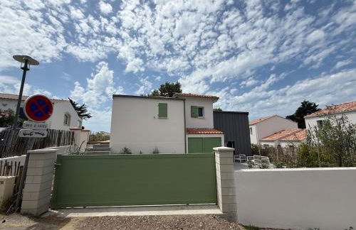 Feet in the water, 100 m from the city center - Photo 37