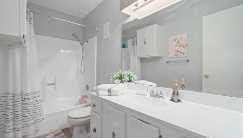 Townhome - Convenient Location - Foto 2