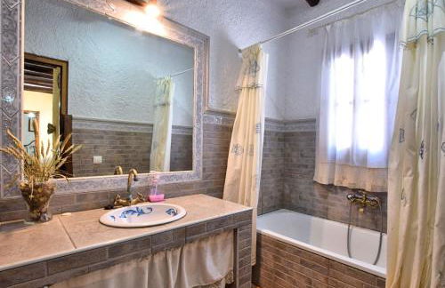 Cortijo Los Alazores, authentic cortijo with private pool - Foto 17